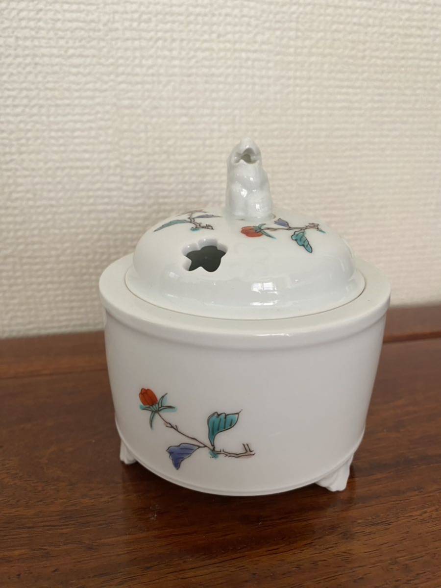  saucepan island . three pair overglaze enamels censer flower . tea utensils box attaching 