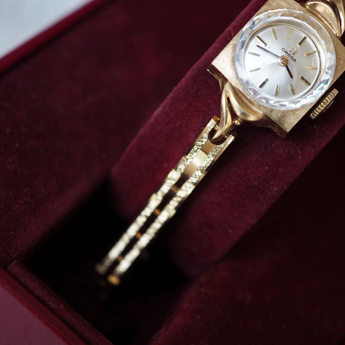 美品 極美品! OMEGA OMEGA オメガ カットガラス 手巻き 紐バンド レディース腕時計 オメガ K14YG 金無垢 カットガラス カクテルウォッチ アンティーク 稼働OK