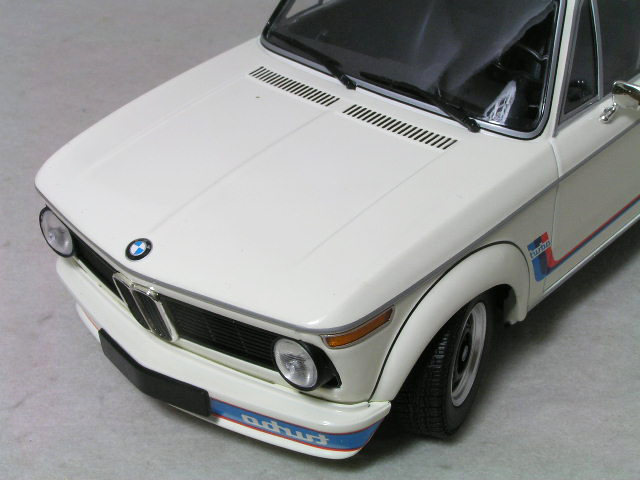 1/18 BMW = 2002 turbo / 1973 year white = BMW
