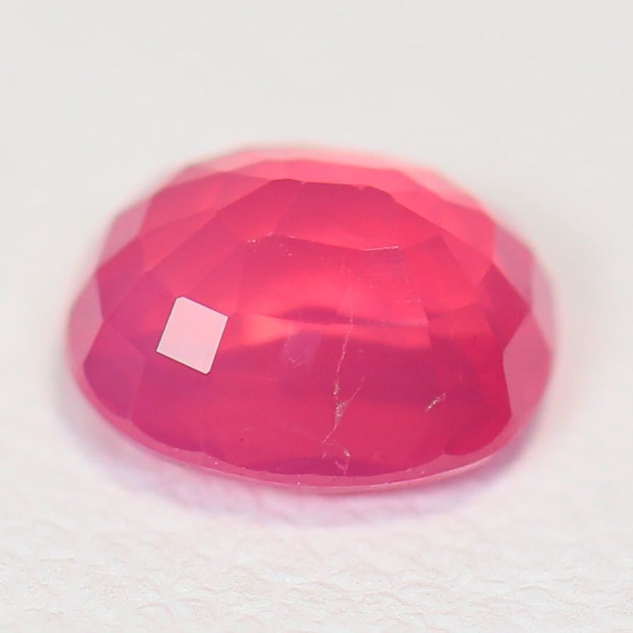 天然シルキーレッドスピネル』0.95ct タンザニア産 ホットピンク