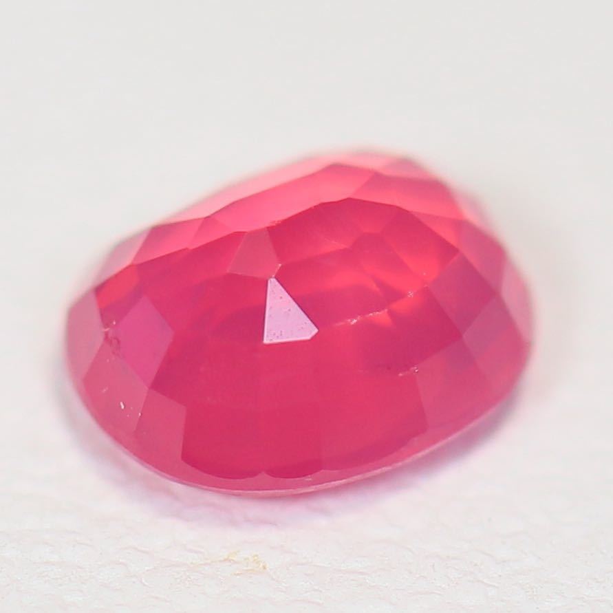 天然シルキーレッドスピネル』0.95ct タンザニア産 ホットピンク