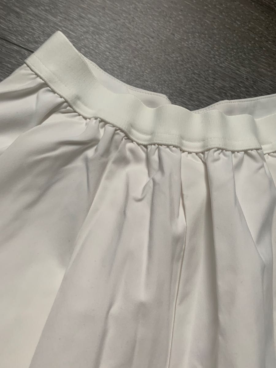 新品未使用　UNIQLO ホワイトスカート