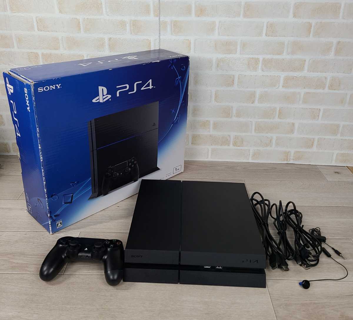 公式の店舗 PlayStation®4 ジェット・ブラック 1TB CUH-1200BB01 家庭用ゲーム本体 - education