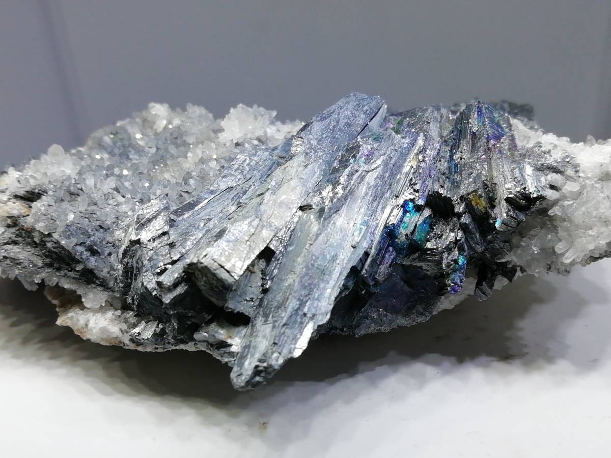 国産鉱物 輝安鉱 美品 112g 水晶 母岩付き Slibnite 愛媛県西条市
