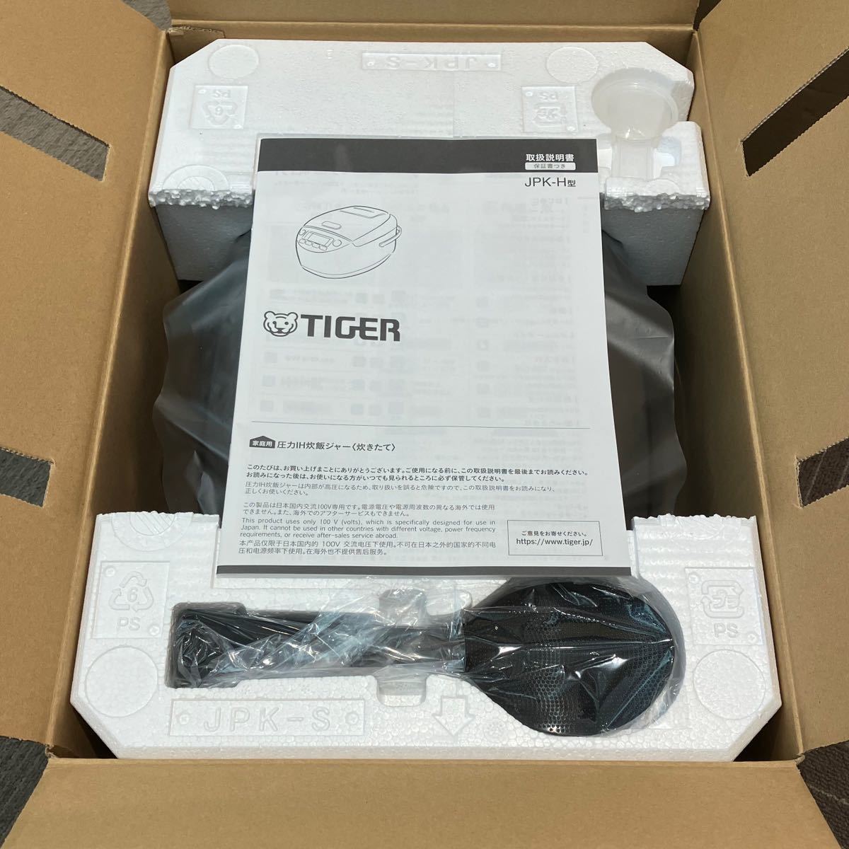 【TIGER 圧力IH炊飯ジャー】未使用品★タイガー 炊飯器 炊きたて JPK-H100 K ブラック 2022年製 5.5合炊き_画像2