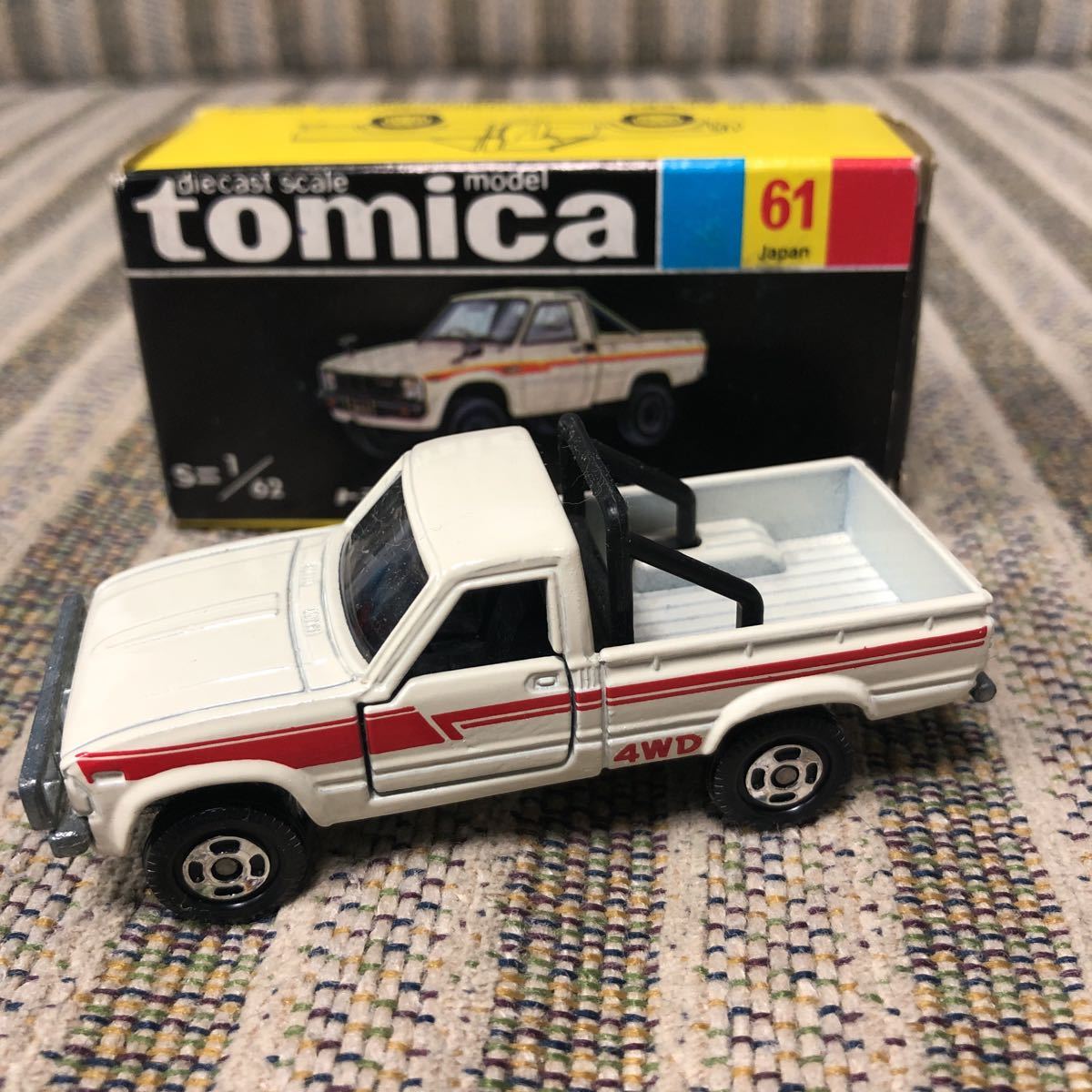 トミカ 黒箱 No61 トヨタ ハイラックス 4WDの画像1