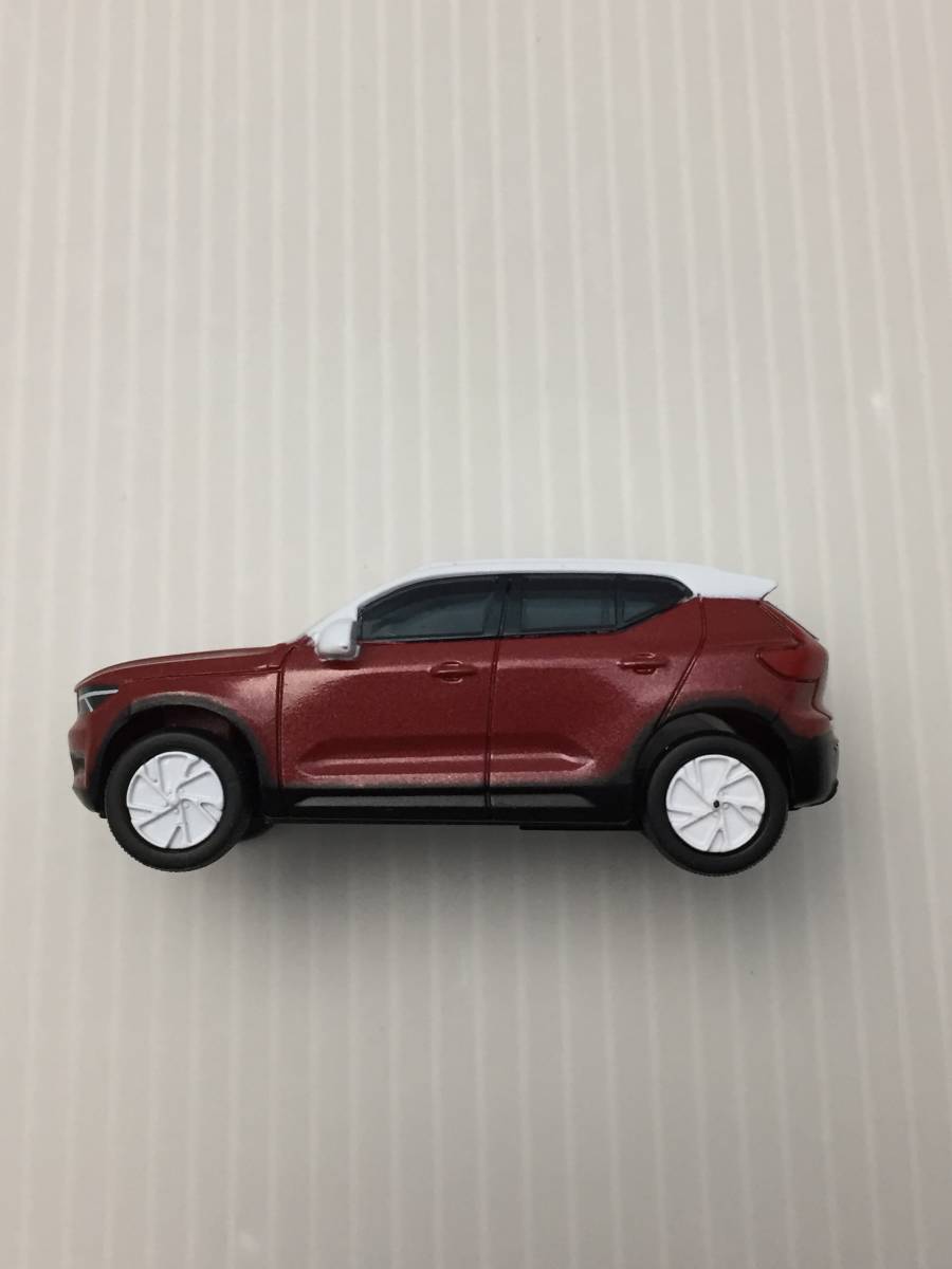 S-000893 VOLVO ボルボ XC４０ ミニカー ２個セット売り ケース有 ディラー限定 非売品 新型 ツートンカラー 白×赤 おもちゃの画像8