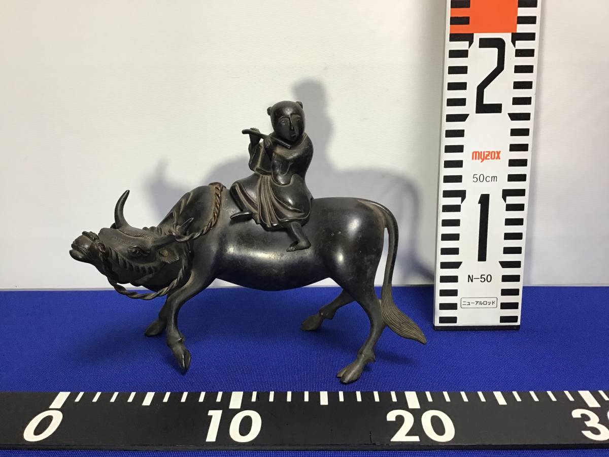 魅力的な 中国美術 時代物 銅器 牛に笛吹童子 のったり 置物 香炉 骨董
