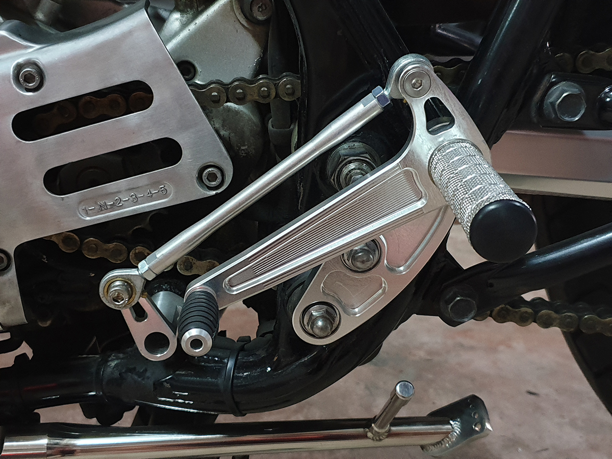 SR400 SR500 アルミ SUS バックステップ Rearsets Silver_画像6