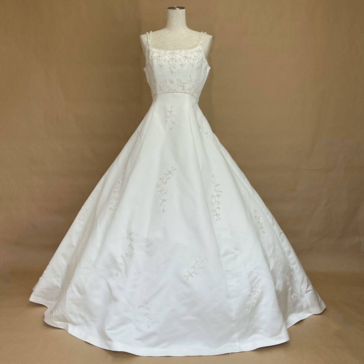 中古ウエディングドレス Aライン 13号程度　大きいサイズ　オフホワイト ストラップタイプ 結婚式 フォト婚 舞台衣装 ステージ　DRESS-09