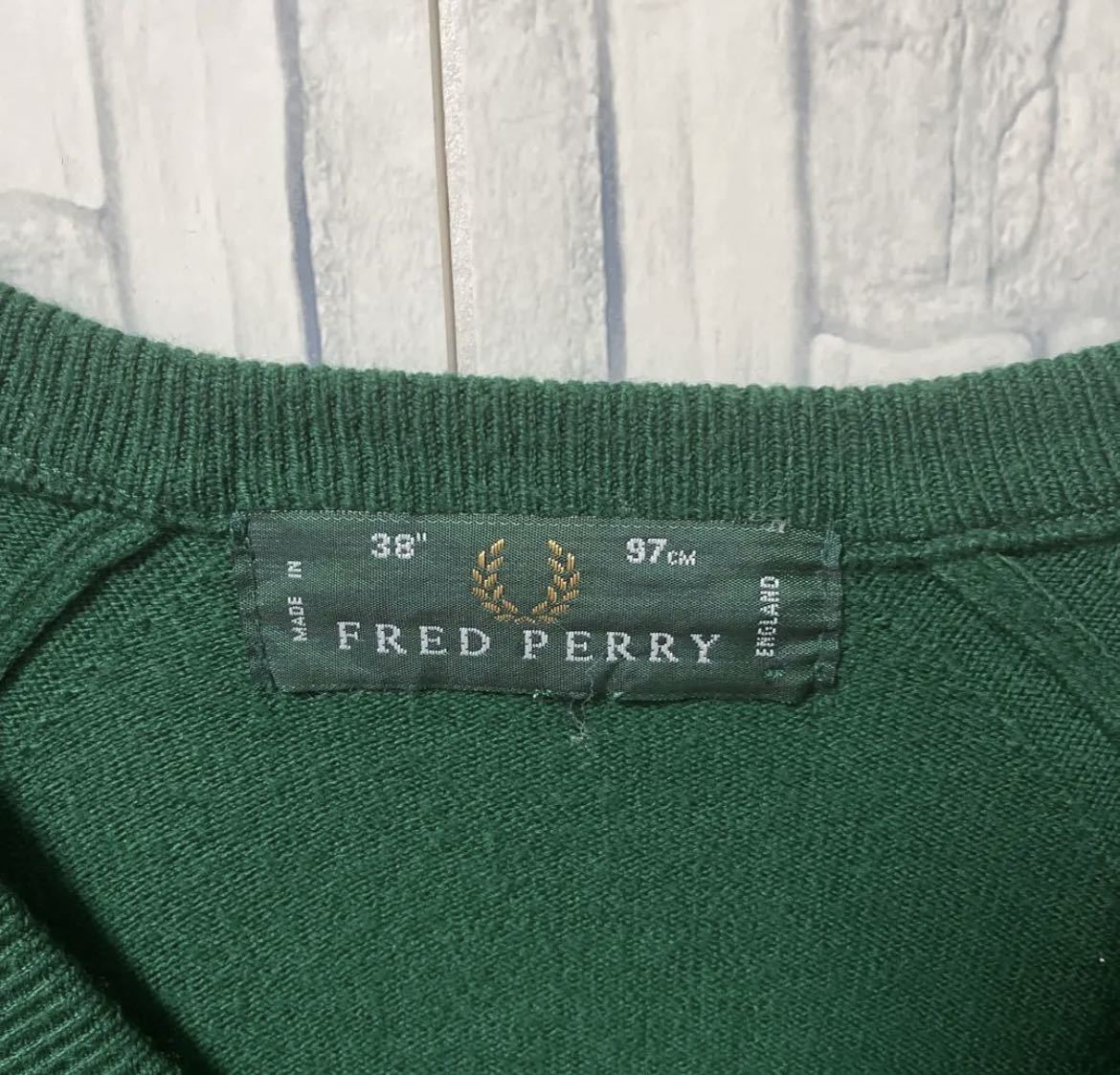 FRED PERRY フレッドペリー アクリル ニット セーター L 長袖 ワンポイントロゴ 刺繍ロゴ モスグリーン 90s 90年代 イングランド製 Vネック