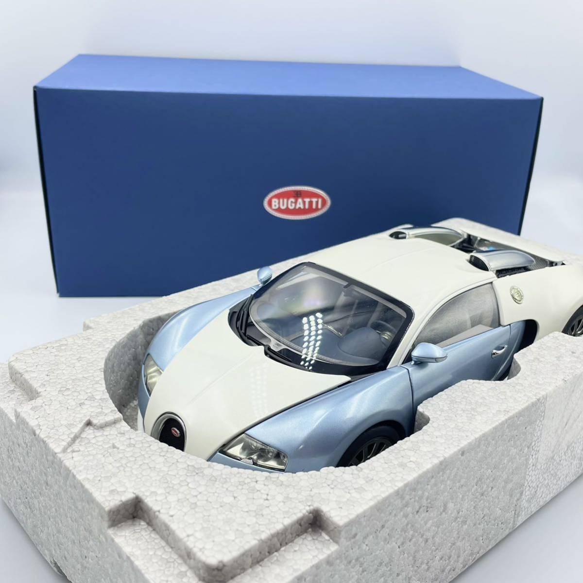 ☆希少☆ AUTOart オートアート 1/18 ブガッティ ベイロン パール