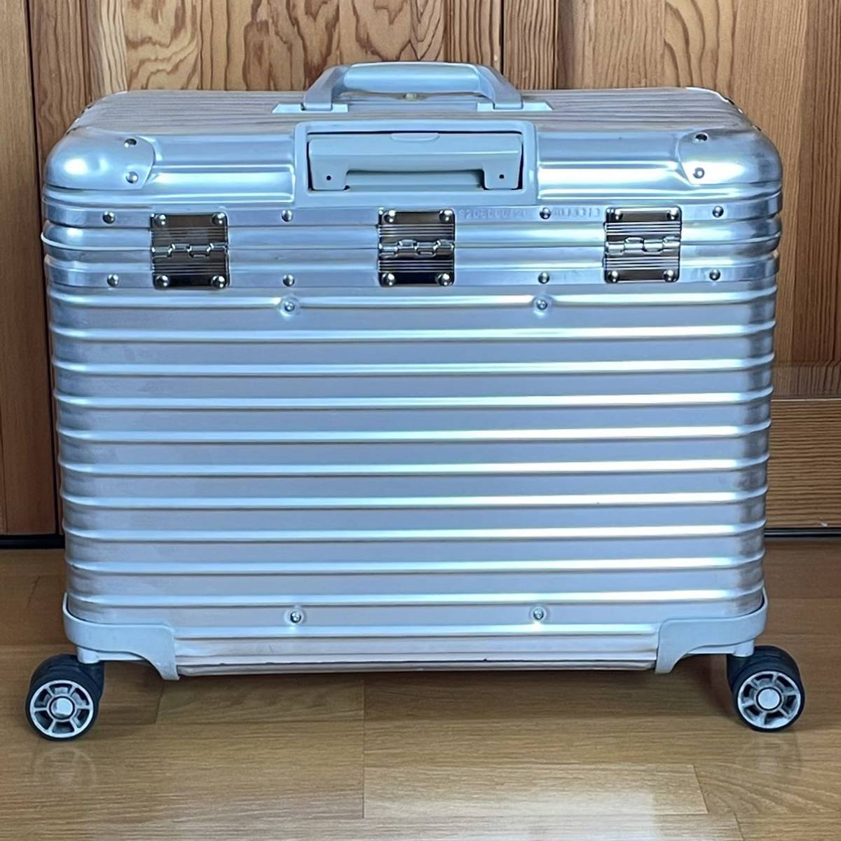 ★廃番★良品!!★RIMOWA TOPAS PILOT 34L 923.50.00.4★リモワ トパーズ パイロット 4輪★(検: オリジナル エッセンシャル サルサ リンボ_画像3