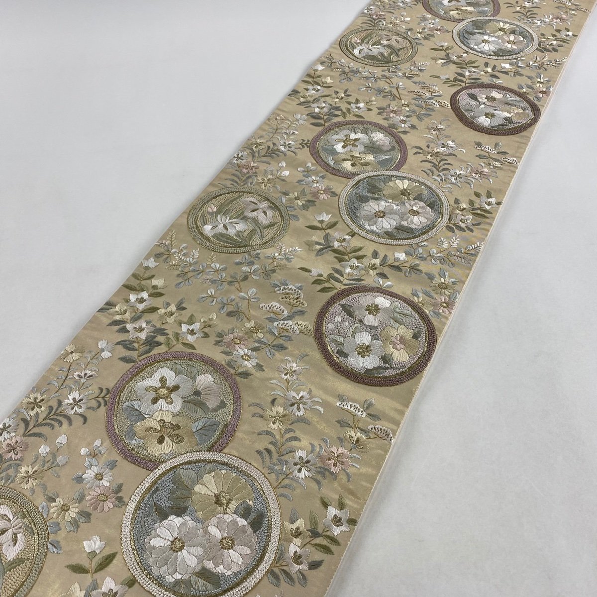 袋帯 逸品 丸文 草花 金糸 刺繍 金色 六通 正絹 【】 袋帯 逸品 丸文 草花 金糸 刺繍 金色 六通 正絹 【】