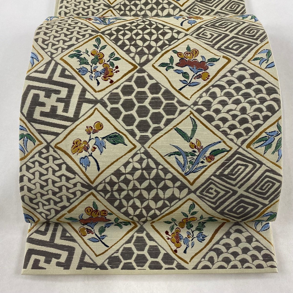 袋帯 美品 逸品 落款 川島織物 草花 有職文様 刺繍 ベージュ 六通 正絹