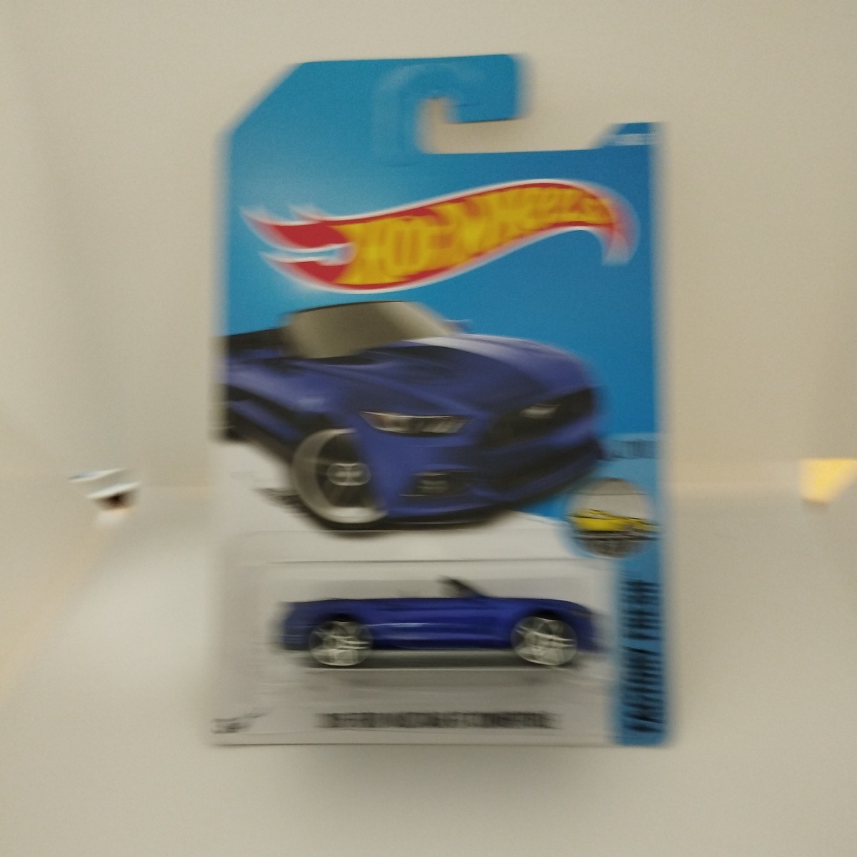 Hot Wheels　2015 FORD MUSTANG GT CONVERTIBLE 104_画像1