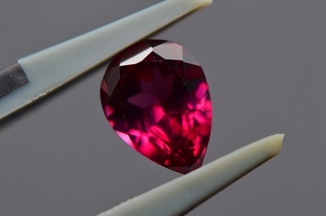 天然ロードライトガーネット　ルース　約1.284ct　ペアシェイプ　GRJソーティング　ジュエリー　製品制作　薔薇柘榴石　CR-087_画像2