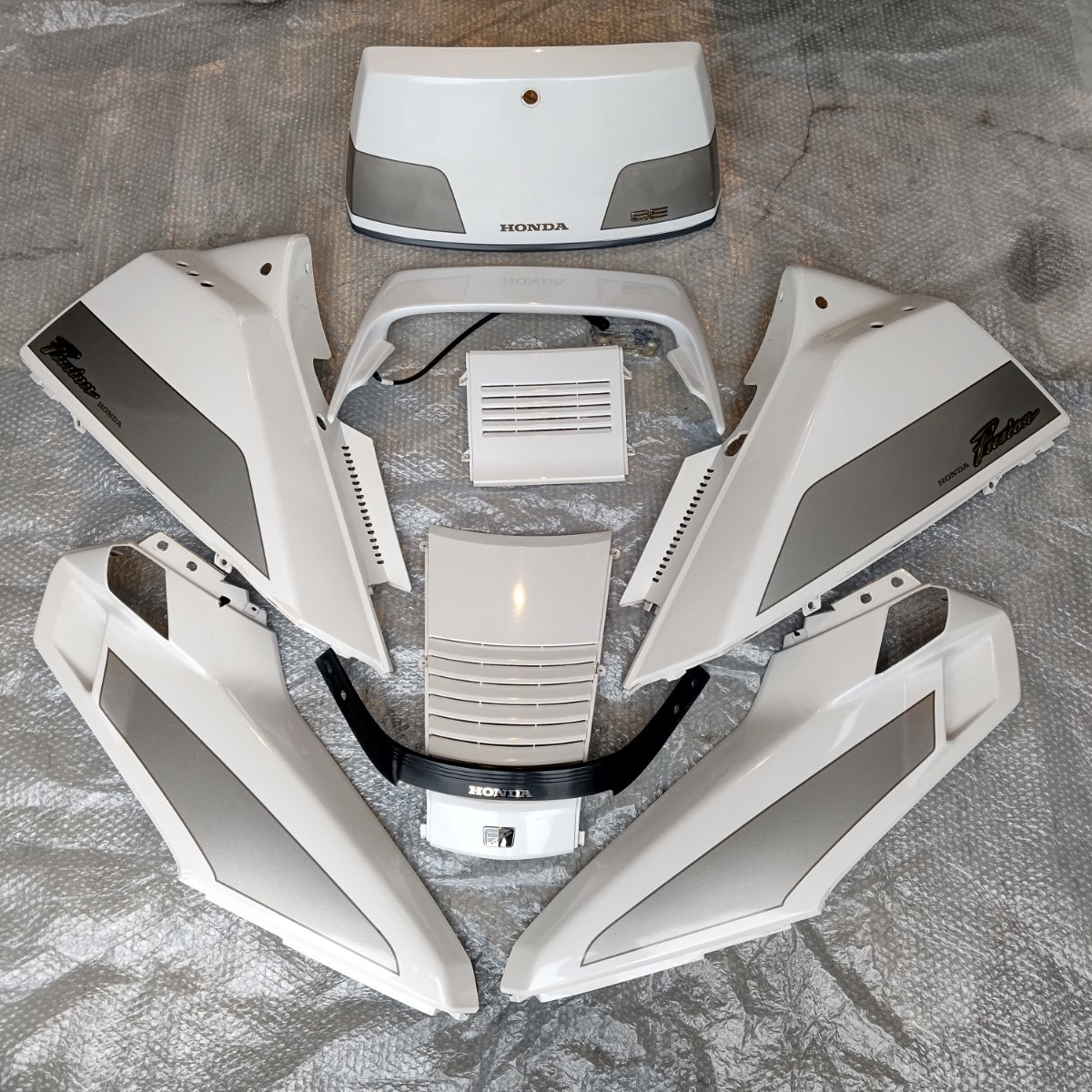 フュージョン SE 純正外装 美品 稀少 カウル アッパーカウル fusion