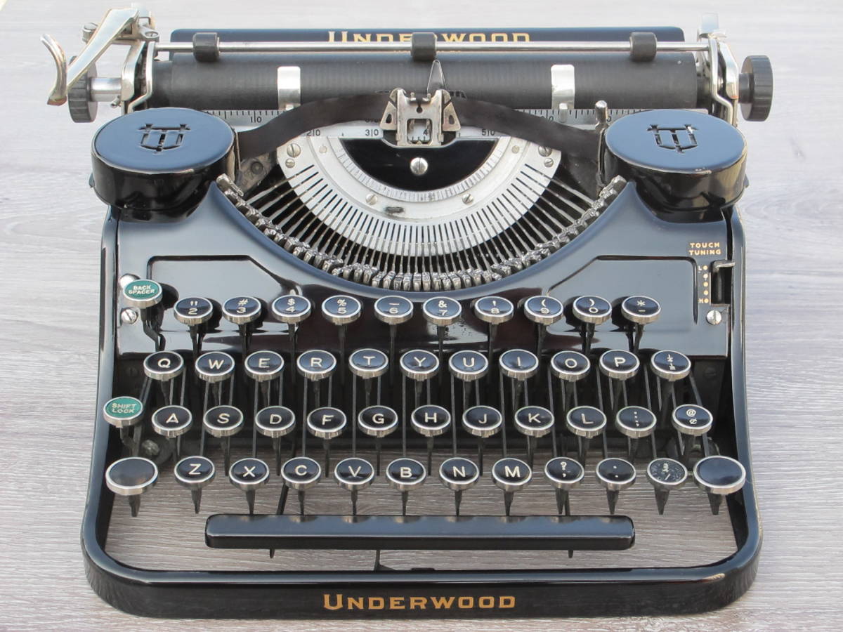 underwood ポータブルタイプライター