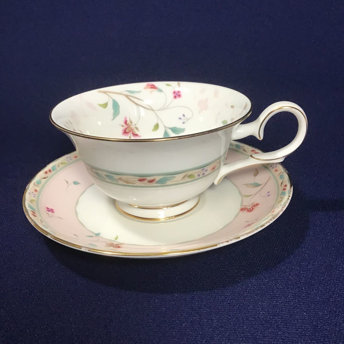 Noritake ノリタケ 花更紗 ピンク bone chine カップ&ソーサー ティーカップ コーヒー ペルシャ風 花柄 金彩金縁 陶磁器 4409-5L/T50717A_画像1