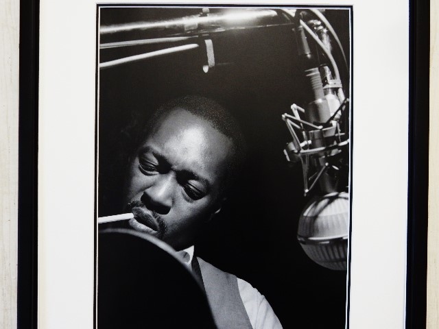 ハンク・モブレー/Dippin' Recording session Photo 1965/アート ピクチャー 額装品/Hank Mobley/ビンテージ・ジャズ/モノクロ 写真_画像1