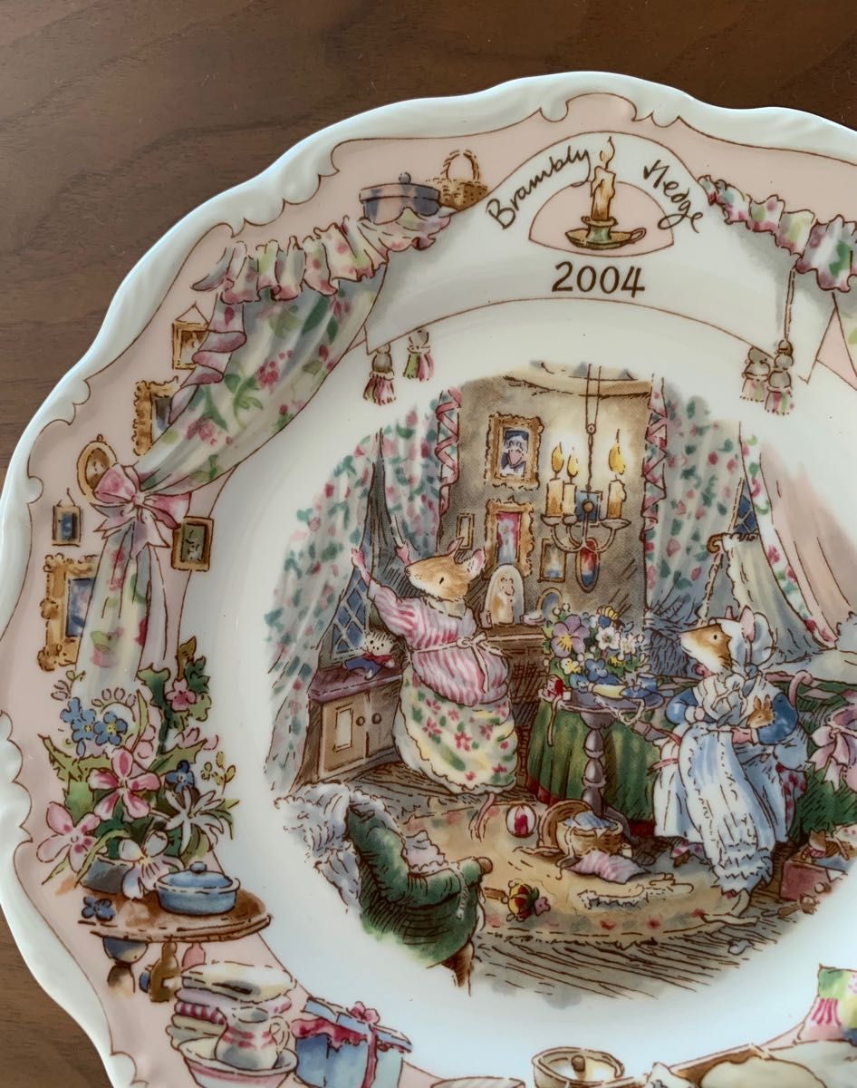 ブランブリーヘッジ イヤープレート 2004年 ロイヤルドルトン 飾り皿
