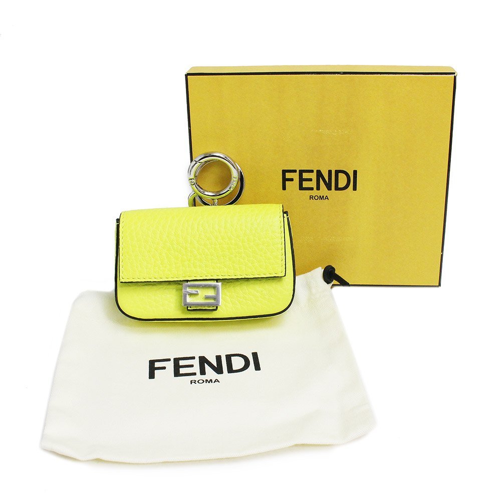 新品・未使用品)フェンディ FENDI ナノ バケット バッグチャーム
