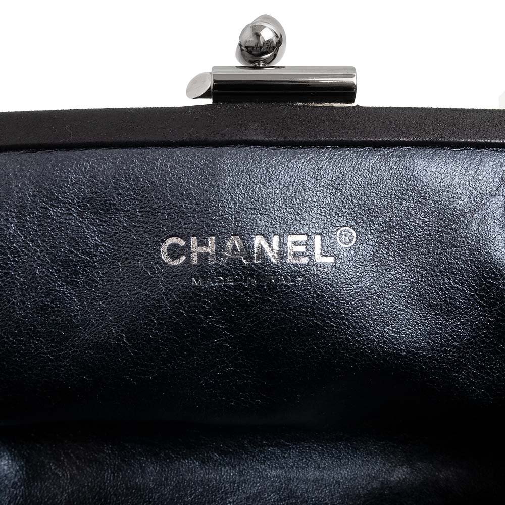 新品登場 ポーチ がま口 CHANEL （美品）シャネル クラッチバッグ 黒