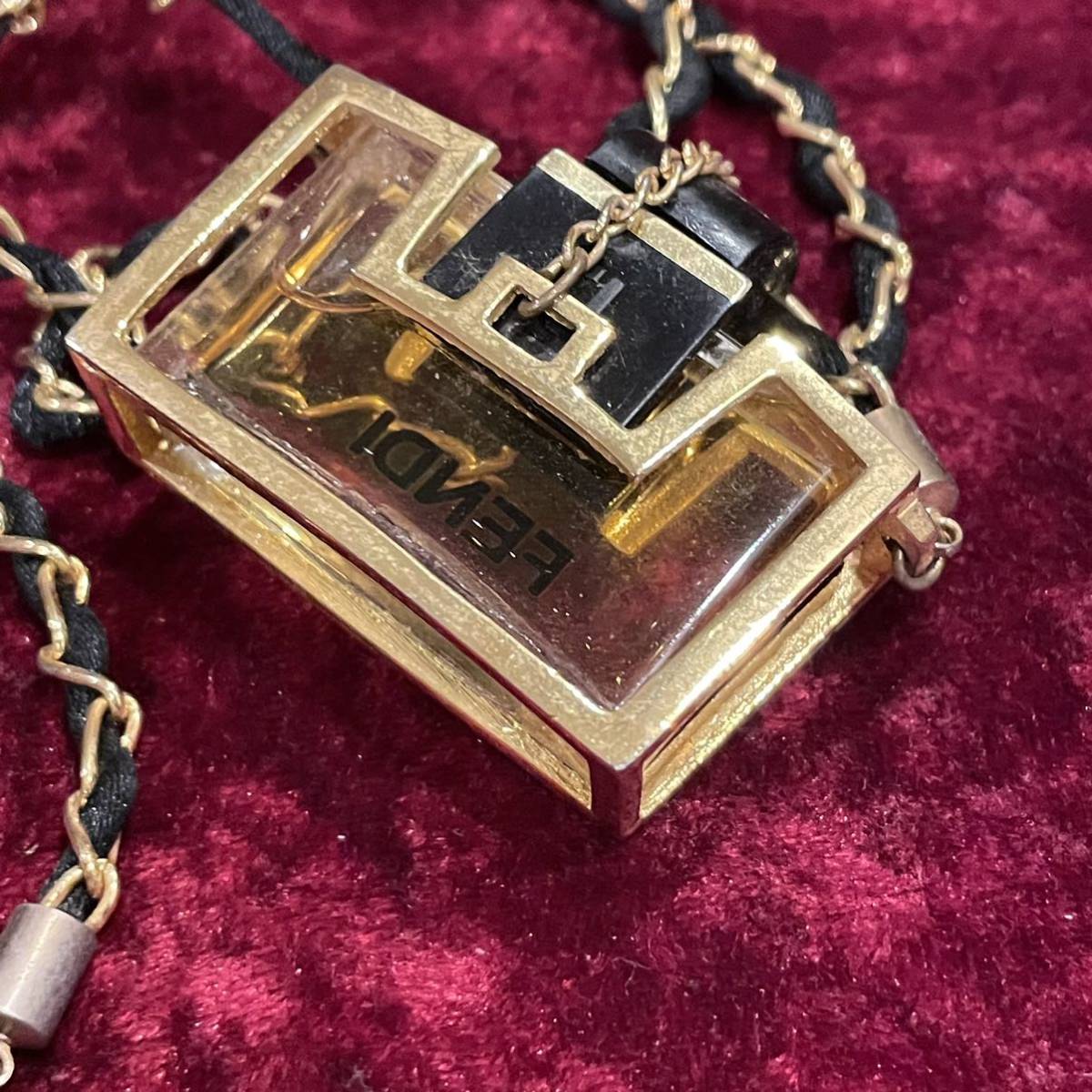6732円 vintage FENDI フェンディ 香水ボトル チェーン 6732円 vintage FENDI フェンディ 香水ボトル チェーン