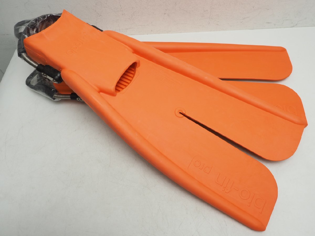 割引 apollo 展示品 未使用 アポロ ダイビング用品[3F-52202] カラー:オレンジ サイズ:M スプリングストラップ式 プロ バイオフィン pro bio-fin フィン