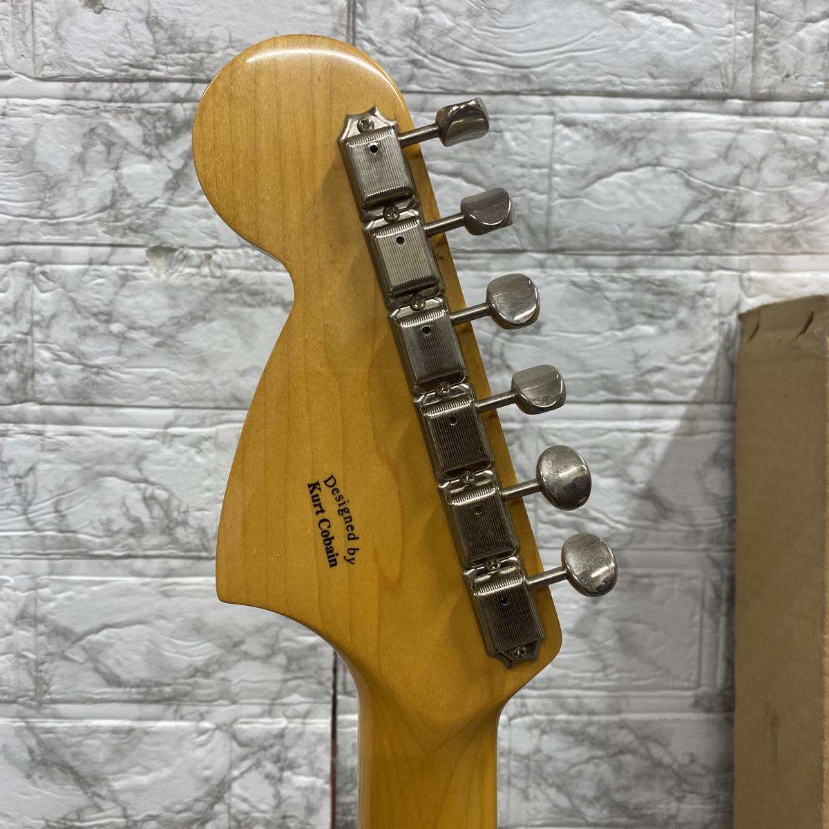 J9★激レア ガスヴァンサントのサイン入り S級 極美品 Fender Japan エレキギター フェンダー ジャグスタング カート コバーン ジャパンの画像9