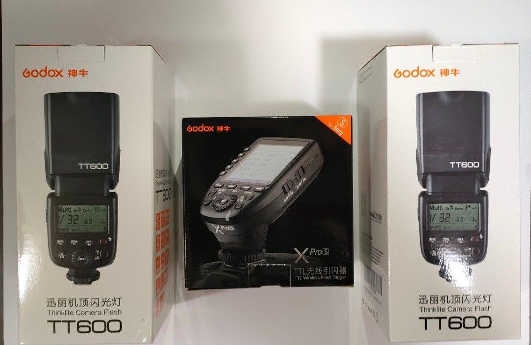 でおすすめアイテム。 GODOX フラッシュ 2個+トリガー 1個セット