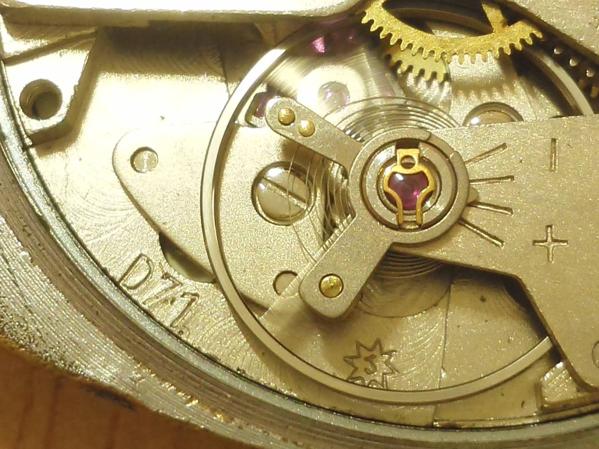 1950年代 　JUNGHANS　ミリタリー仕様　赤い秒針　クッションデザイン　日差も優秀　手巻き　ドイツ手巻腕時計 稼動品_画像4