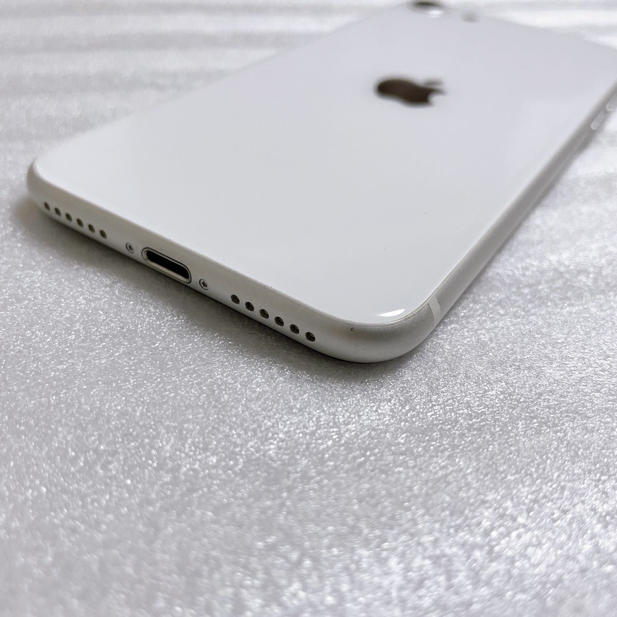 Apple iPhone SE2 第2世代 64GB MX9T2J/A ホワイト おまけ付き Apple iPhone SE2 第2世代 64GB MX9T2J/A ホワイト おまけ付き