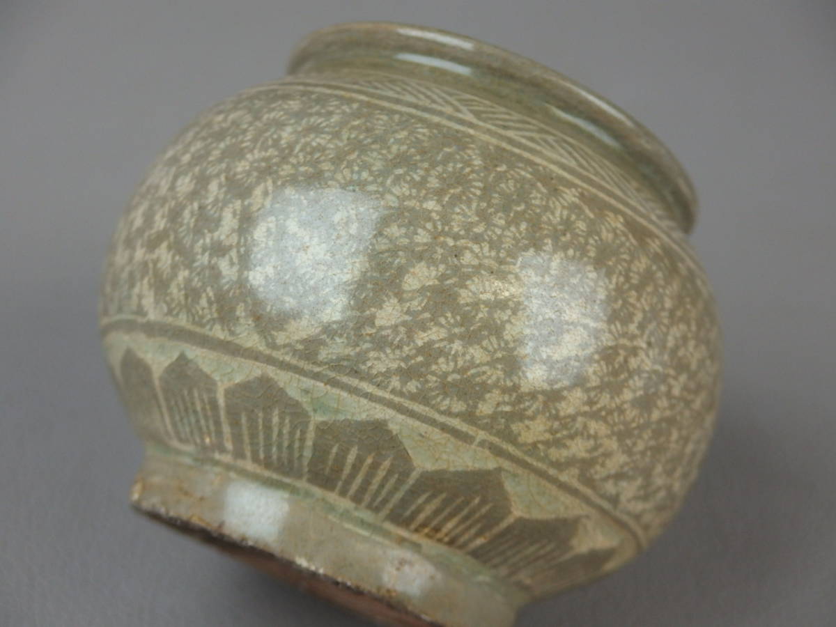 骨董・茶道具】☆李朝 高麗時代青磁象嵌花文小壷 粉青沙器 ei014sjl