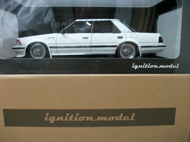 1/18 Ignition model イグニッションモデルToyota Crown (120) 2.8 Royal Saloon G Whiteトヨタ クラウン ジャンク（2054）の画像2