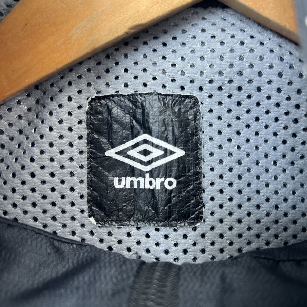 アンブロ ☆ umbro 肌寒い気候で活躍◎ ウィンドブレーカー ナイロンジャケット ブラック XO サッカー フットサル トレーニング■DF193_画像6