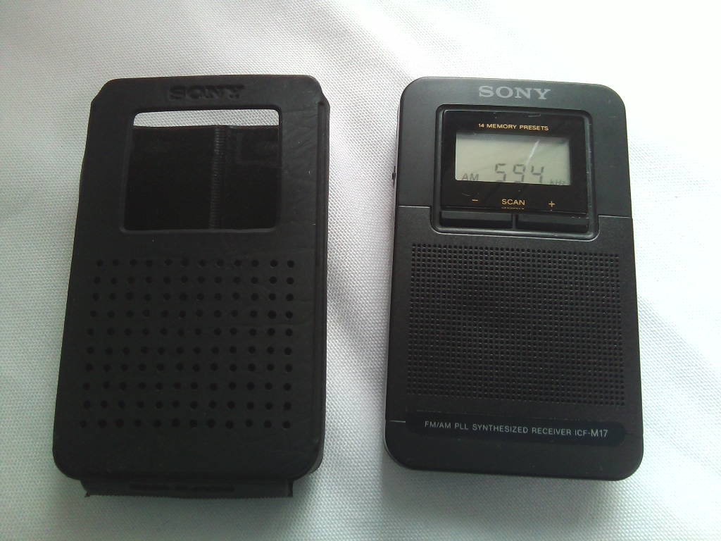 SONY ソニー FM/AM　ポケットラジオ 　ICF-M17　日本製★受信可！音が小さい　ジャンク