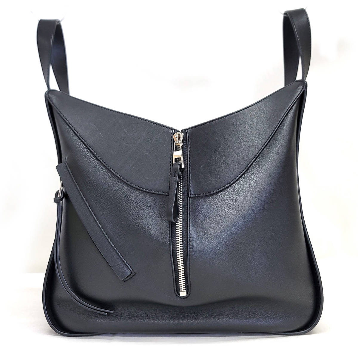 D-1227◆超美品【ロエベ LOEWE】ハンモック ミディアム 2way ハンドバッグ◆ショルダー有 カーフレザー ブラック 黒_画像3