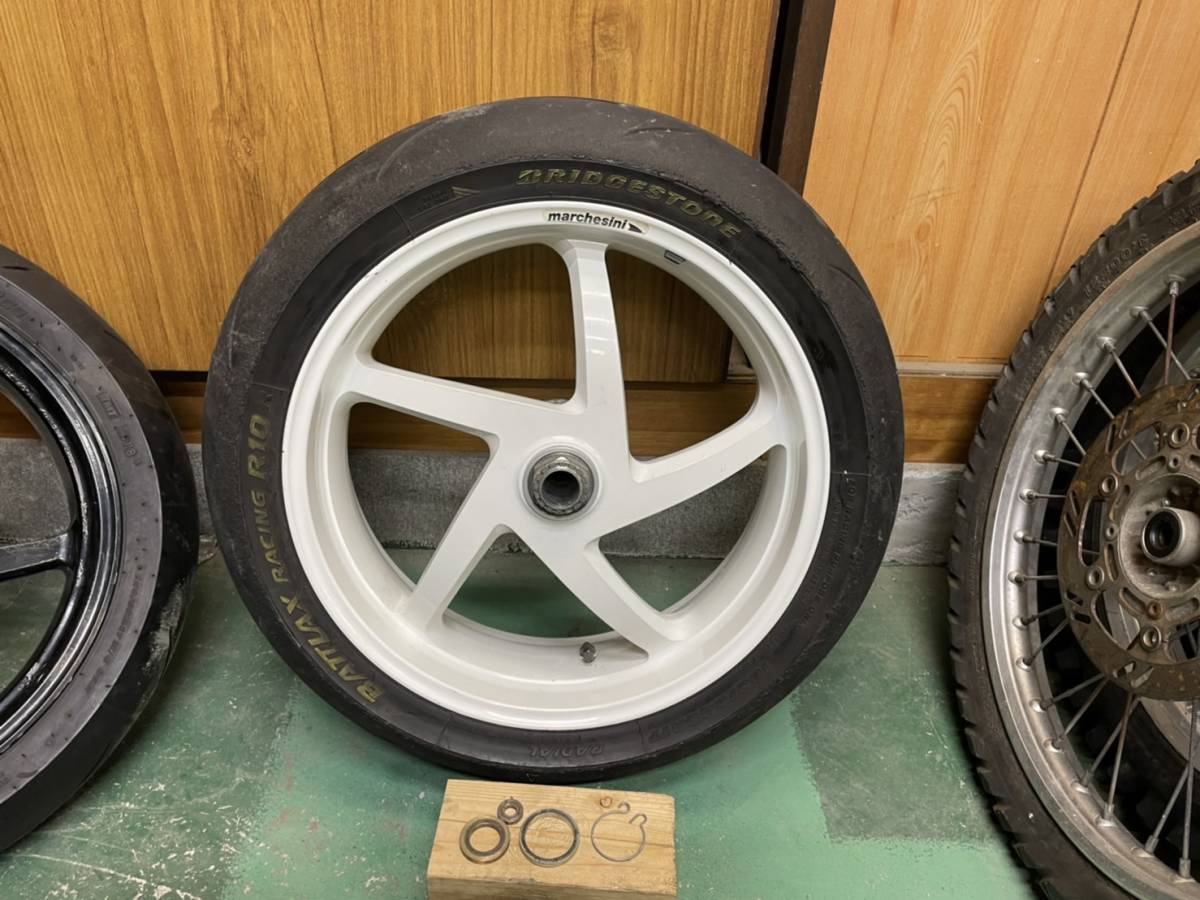 Yahoo!オークション - RVF400 180タイヤ化 マルケジーニ リア Yahoo!オークション - RVF400 180タイヤ化 マルケジーニ リア