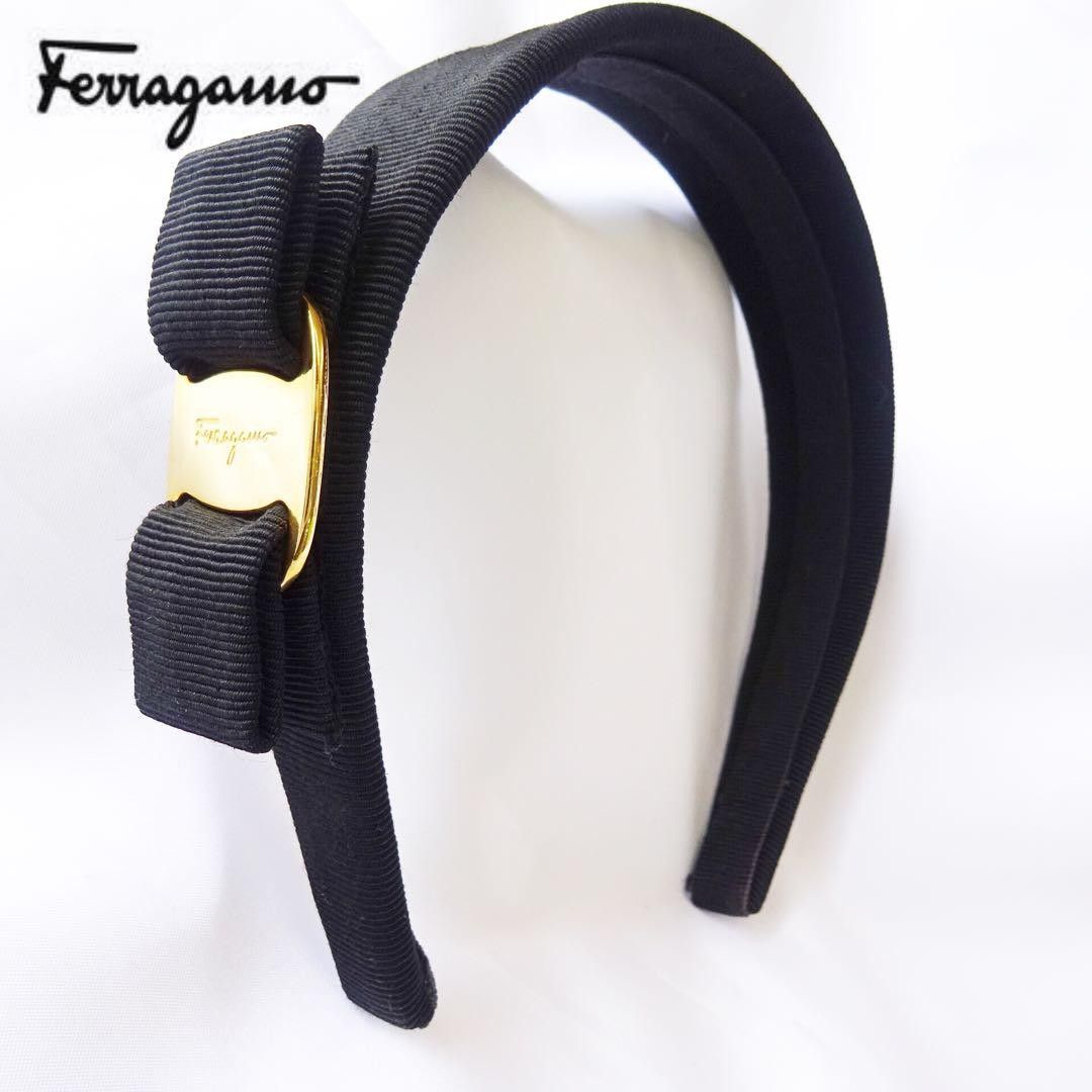 サルヴァトーレ フェラガモSalvatore Ferragamoカチューシャ黒金