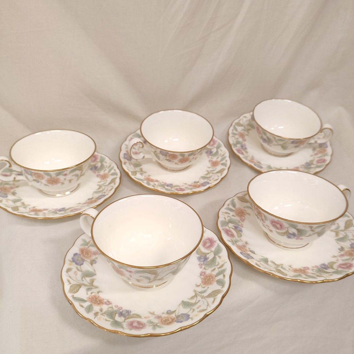 美品 廃盤品 ノリタケ カップ&ソーサー ADOLPHUS 花柄 カラフル 美品 廃盤品 ノリタケ カップ&ソーサー ADOLPHUS 花柄 カラフル