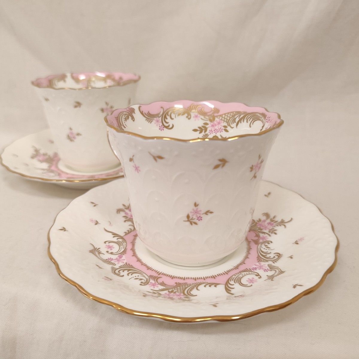 美品 廃盤品 ナルミ カップ&ソーサー ピンク 花柄 金彩 美品 廃盤品 ナルミ カップ&ソーサー ピンク 花柄 金彩