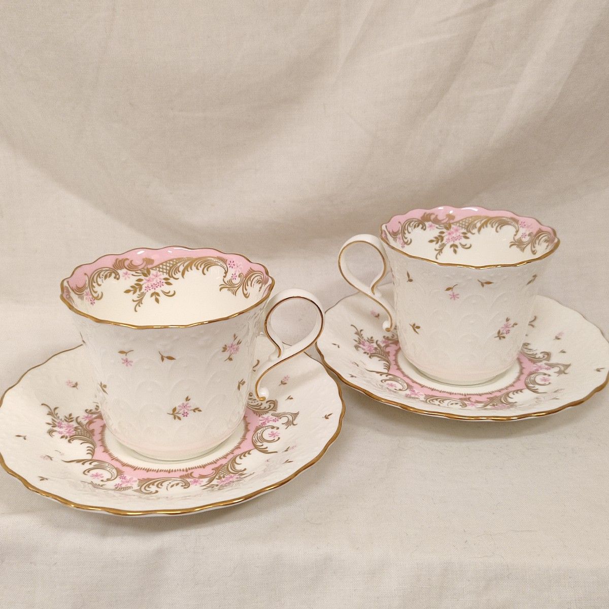 美品 廃盤品 ナルミ カップ&ソーサー ピンク 花柄 金彩 美品 廃盤品 ナルミ カップ&ソーサー ピンク 花柄 金彩