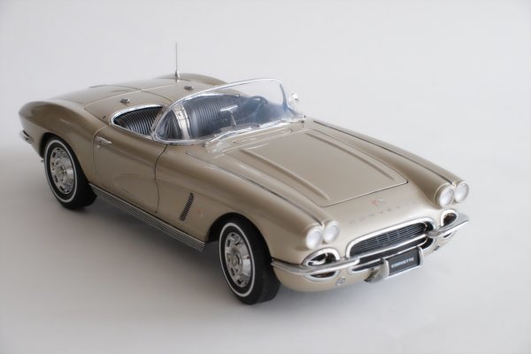 限定6000台 オートアート 1/18 シボレーコルベット コンパーチブル