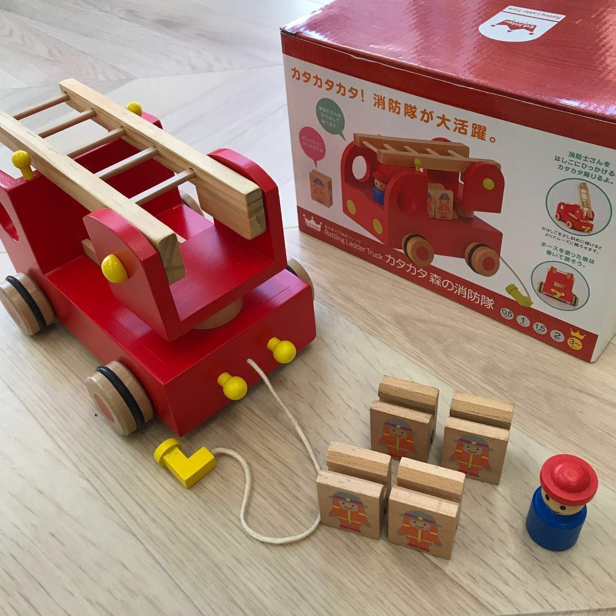 木のおもちゃ 知育玩具　カタカタ森の消防隊