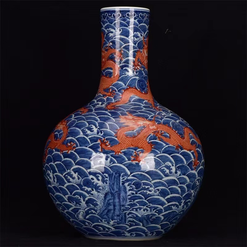 ◇旧蔵◇古美術 中国古玩 大清乾隆年製款 青花 礬紅 描金 浮雕龍紋瓶