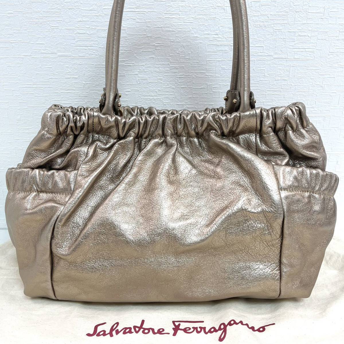 Salvatore Ferragamo サルヴァトーレフェラガモ ヴァラ リボン トートバッグ レザー 本革 ハンドバッグ レディース　シャンパンゴールド