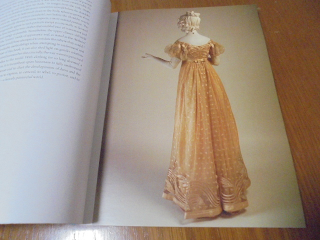洋書ファッションの歴史　詳細　How to Read a Dress　16～20世紀　_画像2