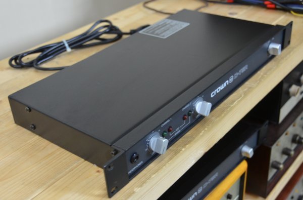 CROWN D75A main amplifier name machine 